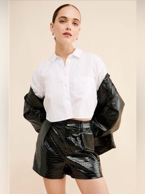 ✨Avec Les Filles (EUC) Vegan Leather Croc Shorts Size M✨